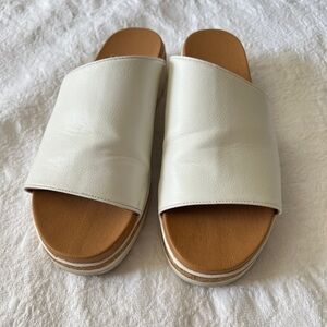 Adrienne Vittadini Cream Leather Mules